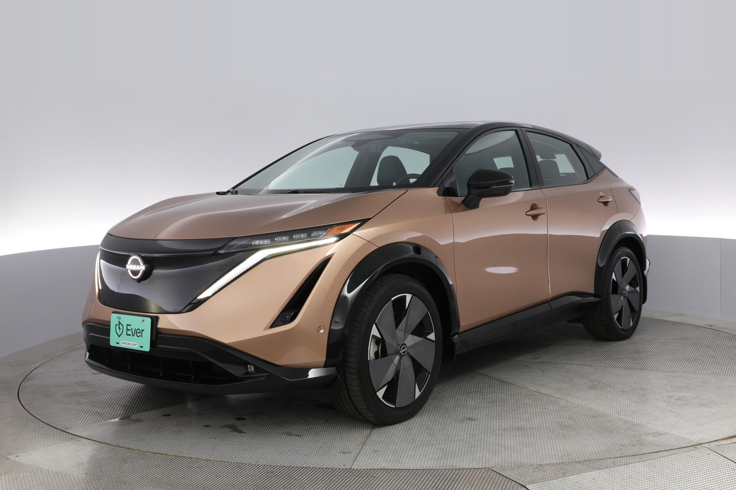 2024 Nissan ARIYA Platinum+'s photo