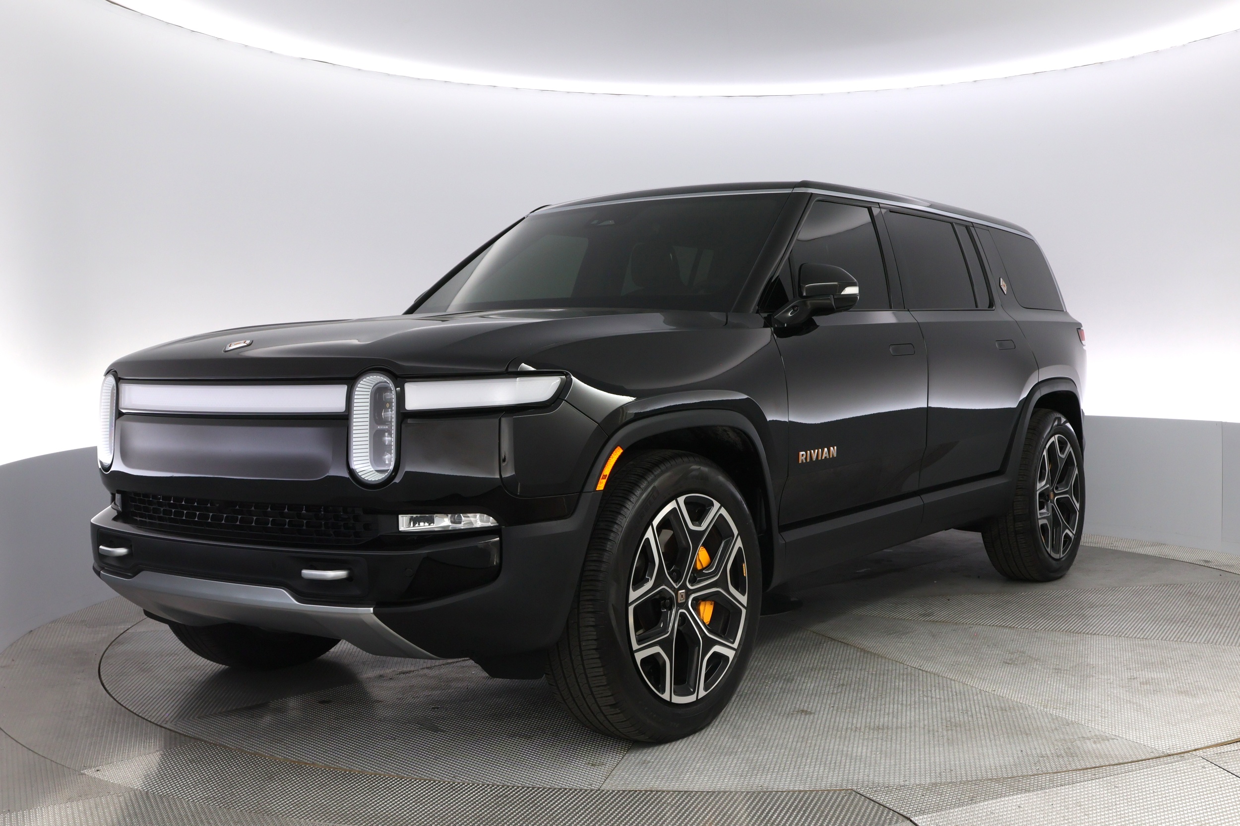 2024 Rivian R1S Adventure's photo