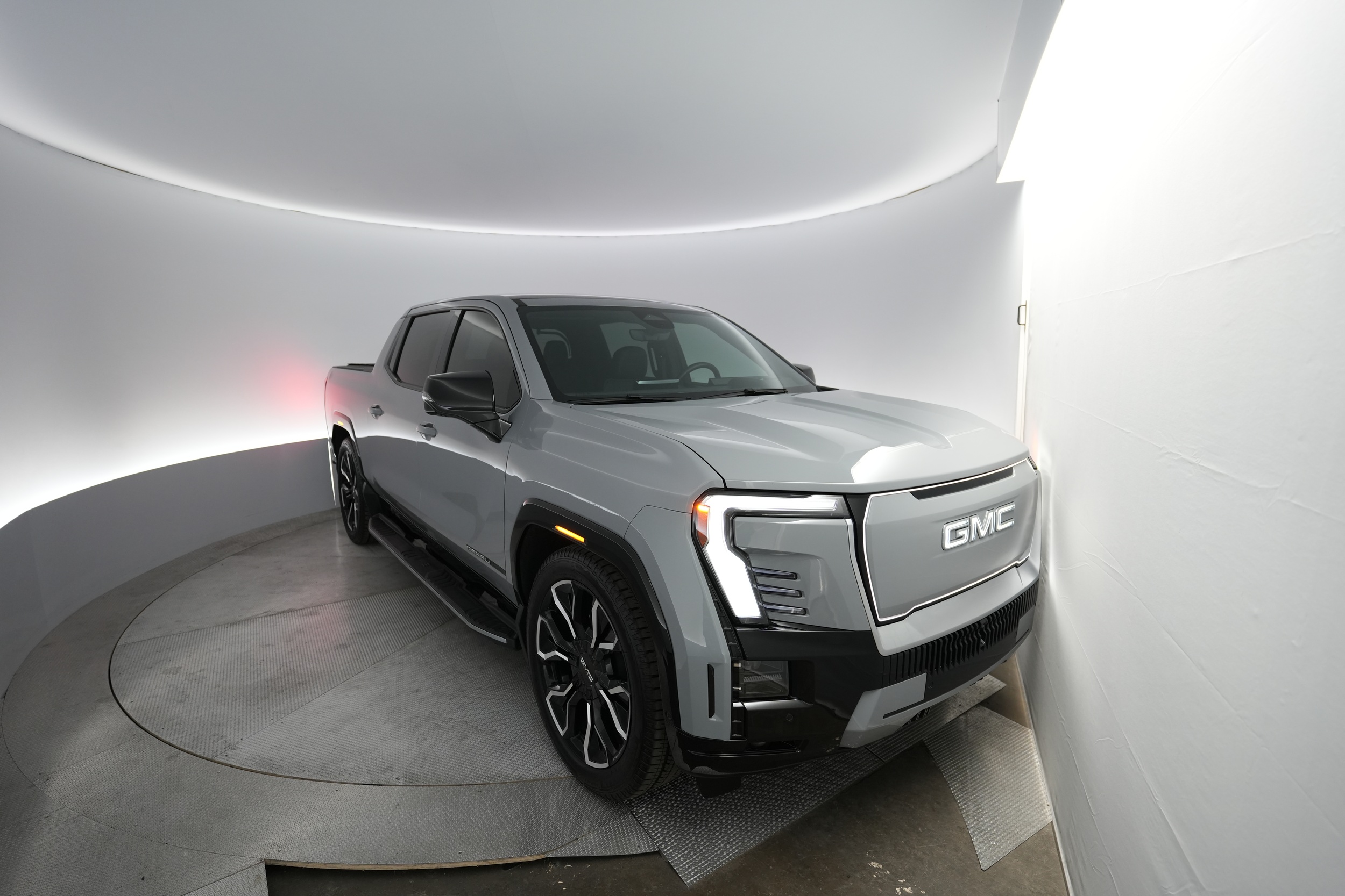 2024 GMC Sierra EV Denali's photo