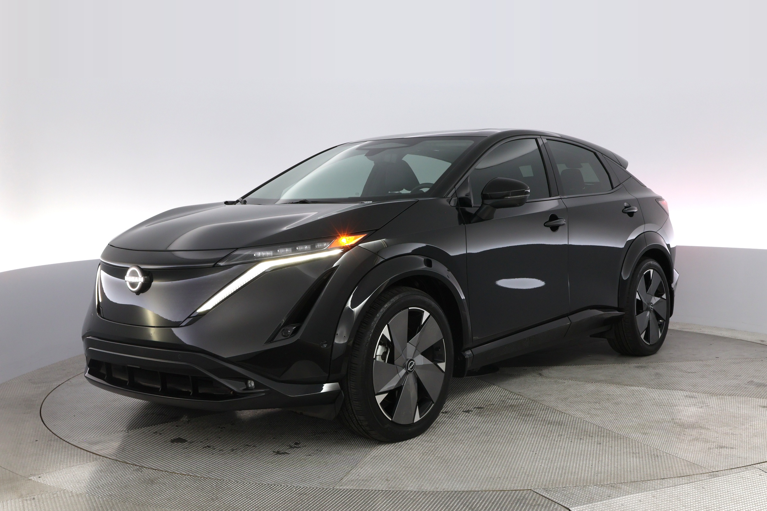 2024 Nissan ARIYA Platinum+'s photo