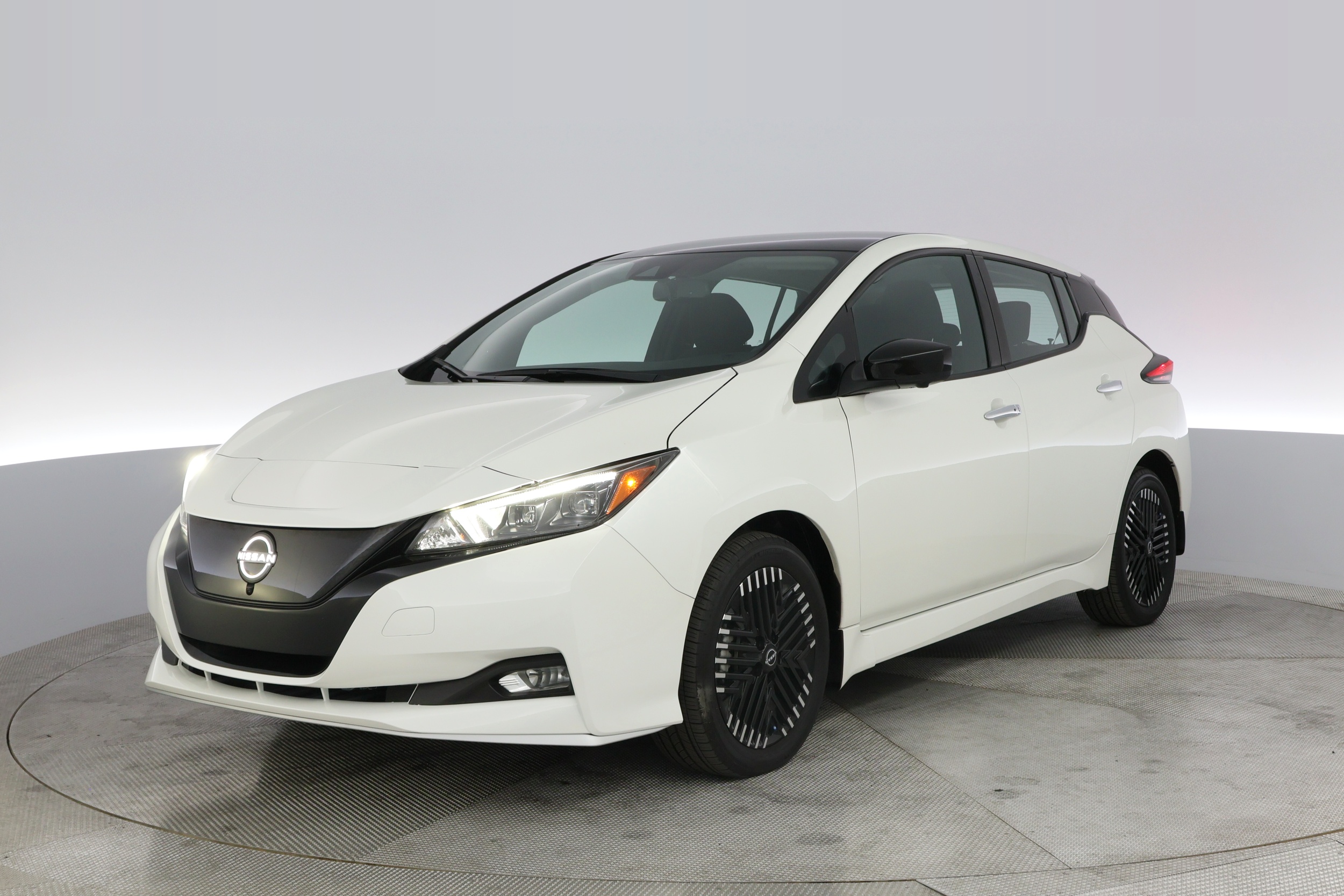 2023 Nissan Leaf SV Plus's photo