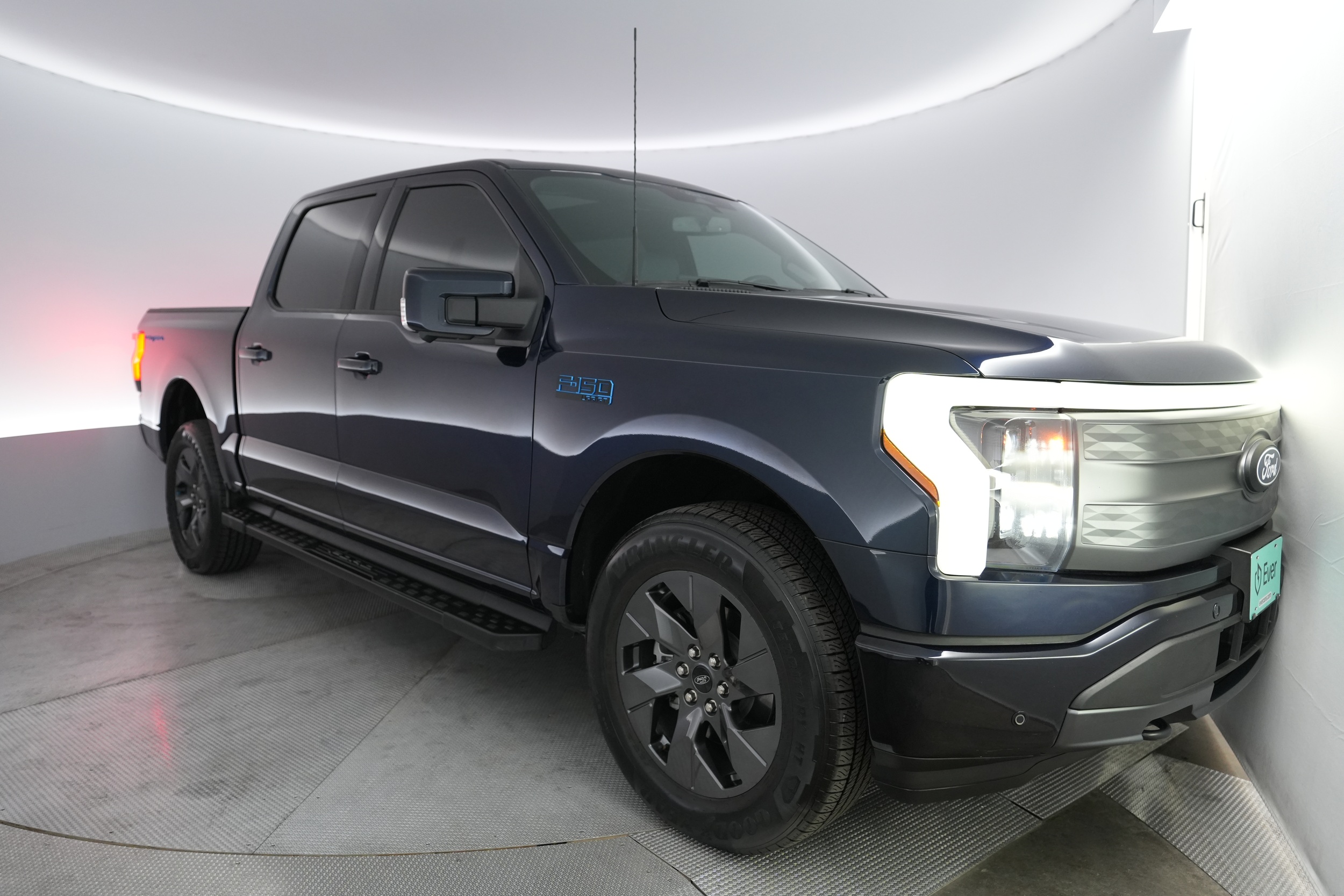 2024 Ford F-150 Lightning Lariat's photo