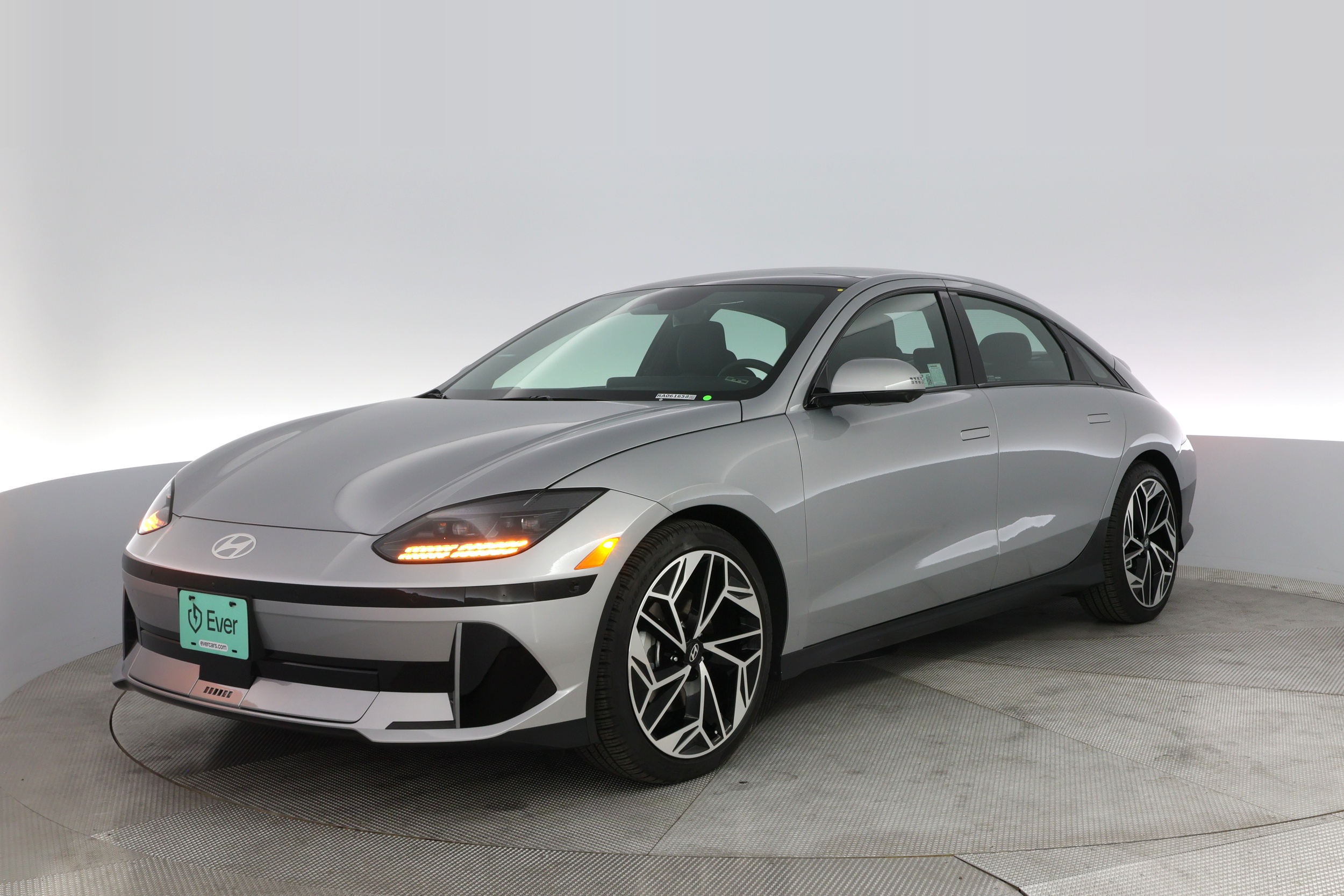 2024 Hyundai IONIQ 6 Limited's photo