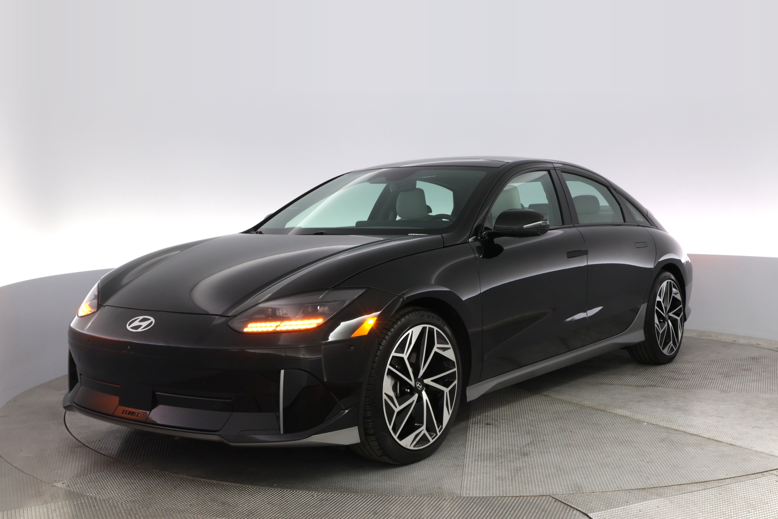 2023 Hyundai IONIQ 6 Limited's photo