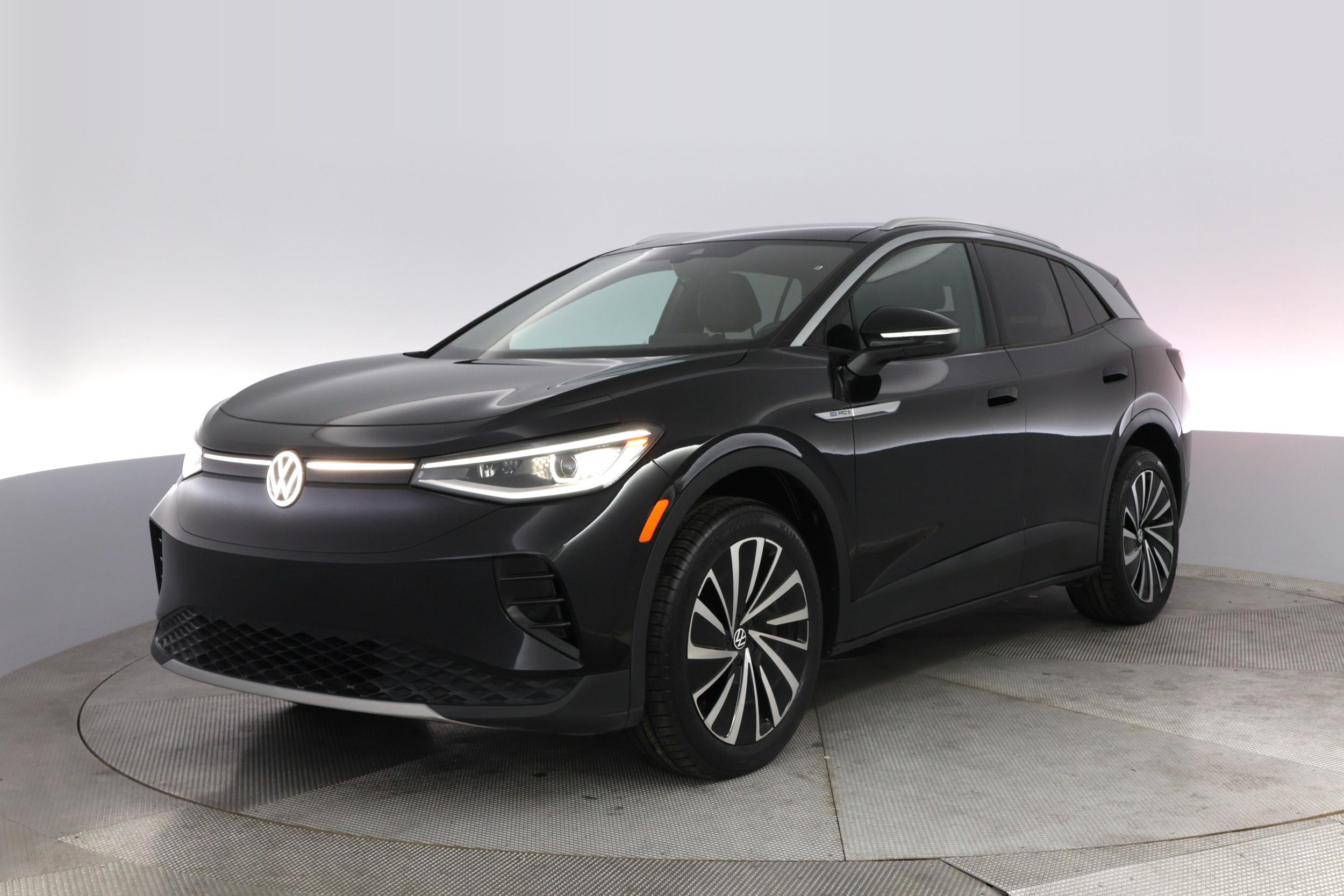 2023 Volkswagen ID.4 PRO S PLUS's photo
