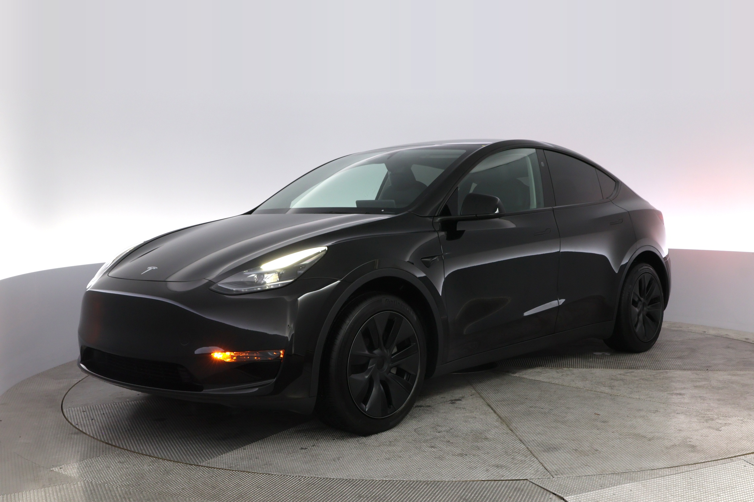 2025 Tesla Model Y Long Range's photo