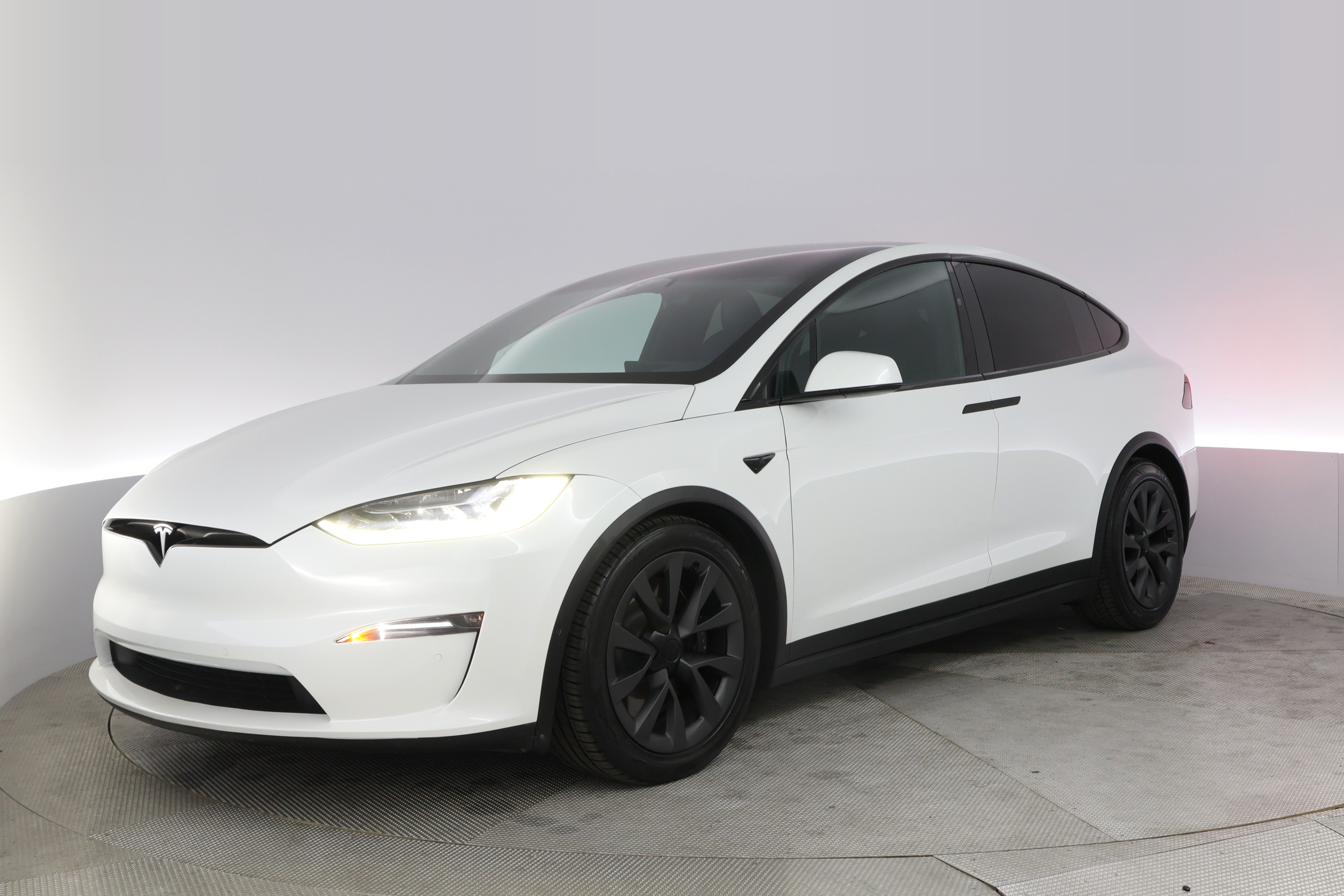 2023 Tesla Model X Long Range's photo
