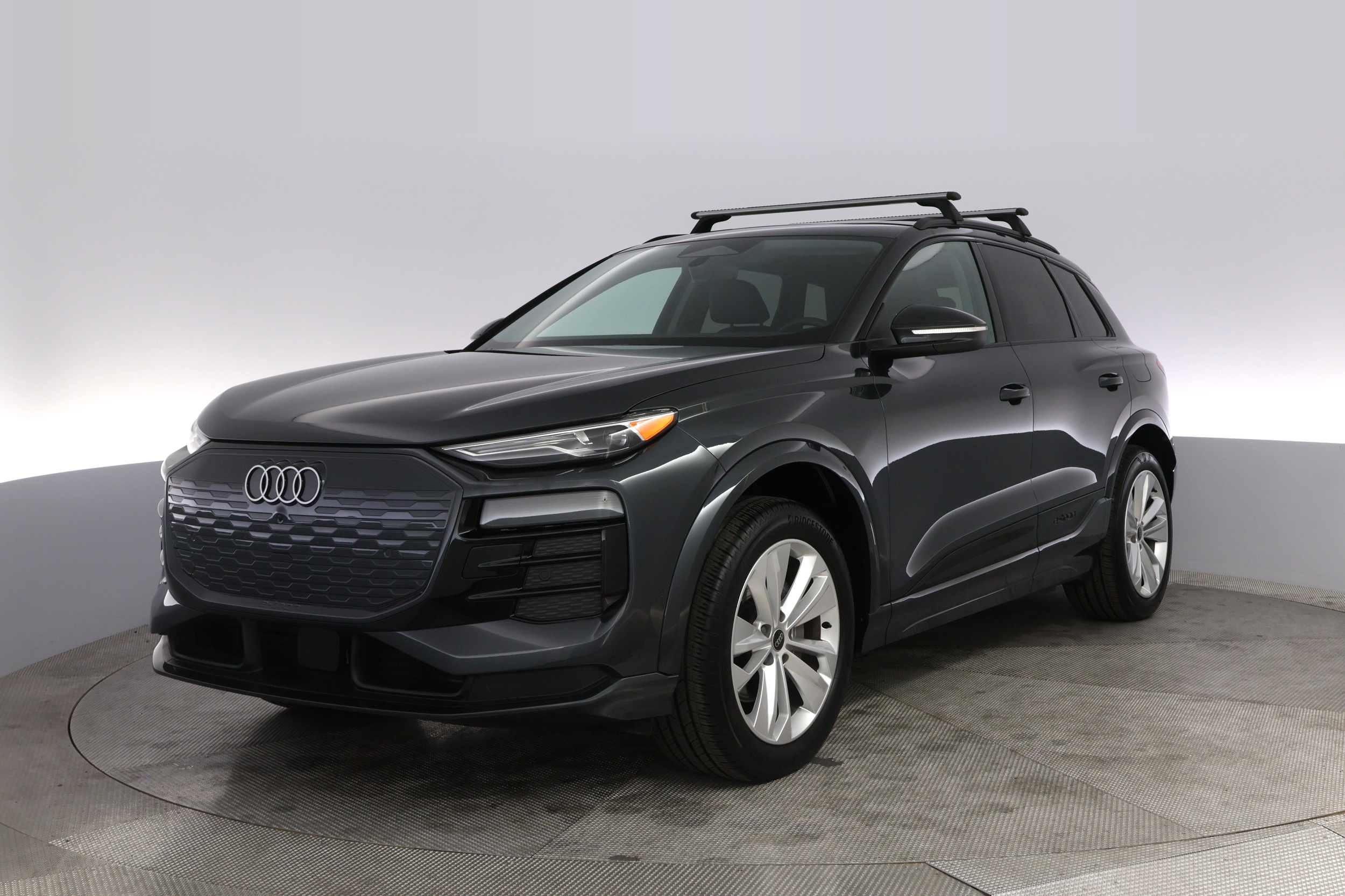 2025 Audi Q6 e-tron Premium's photo