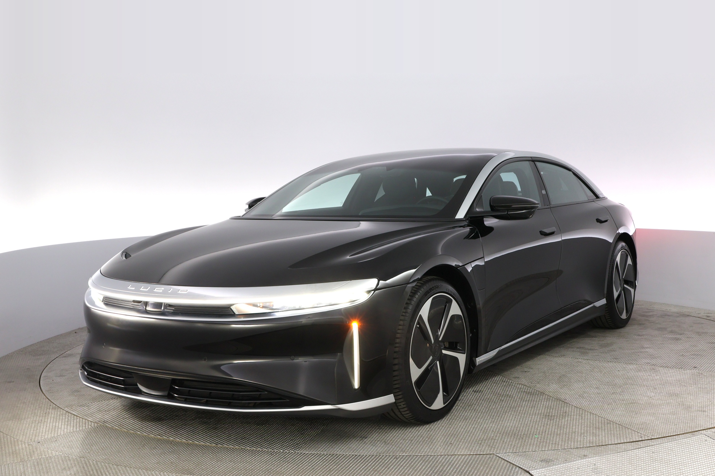 2023 Lucid Air Touring's photo