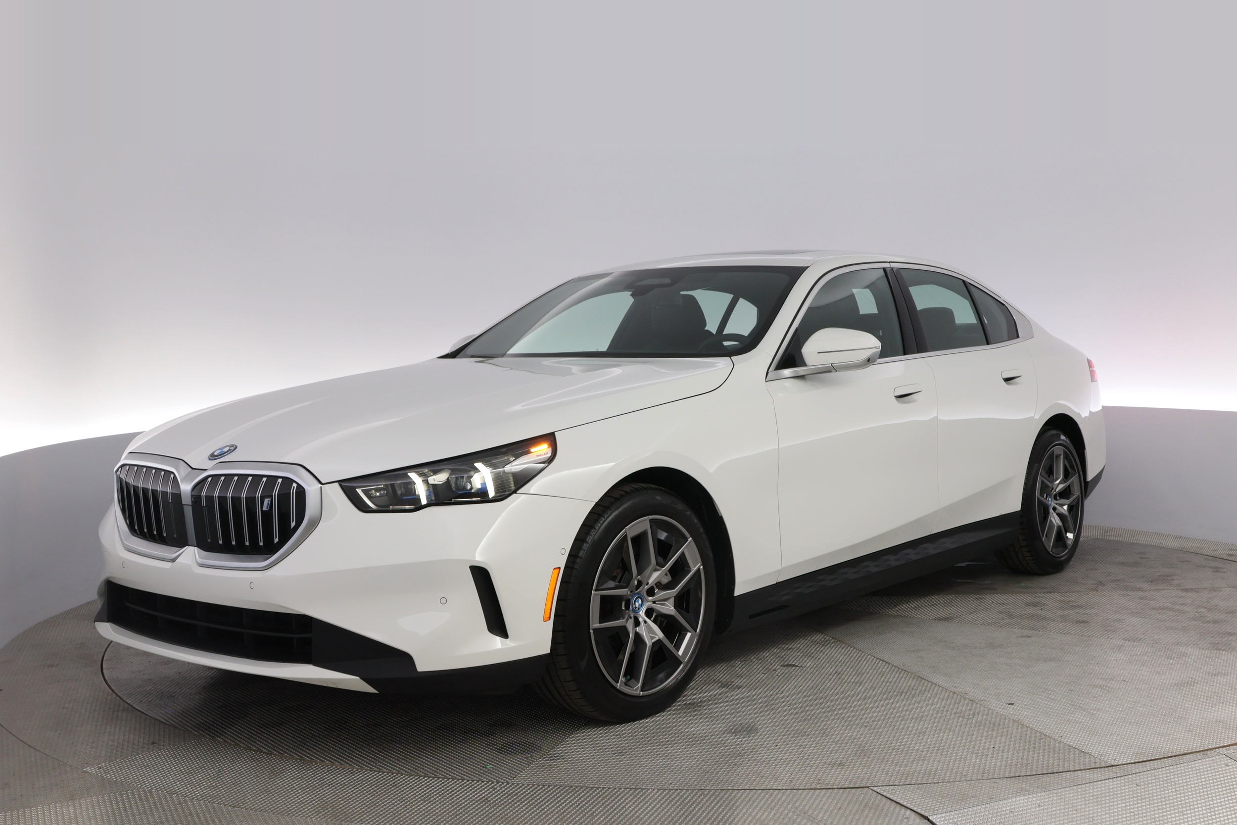 2024 BMW i5 eDrive40's photo