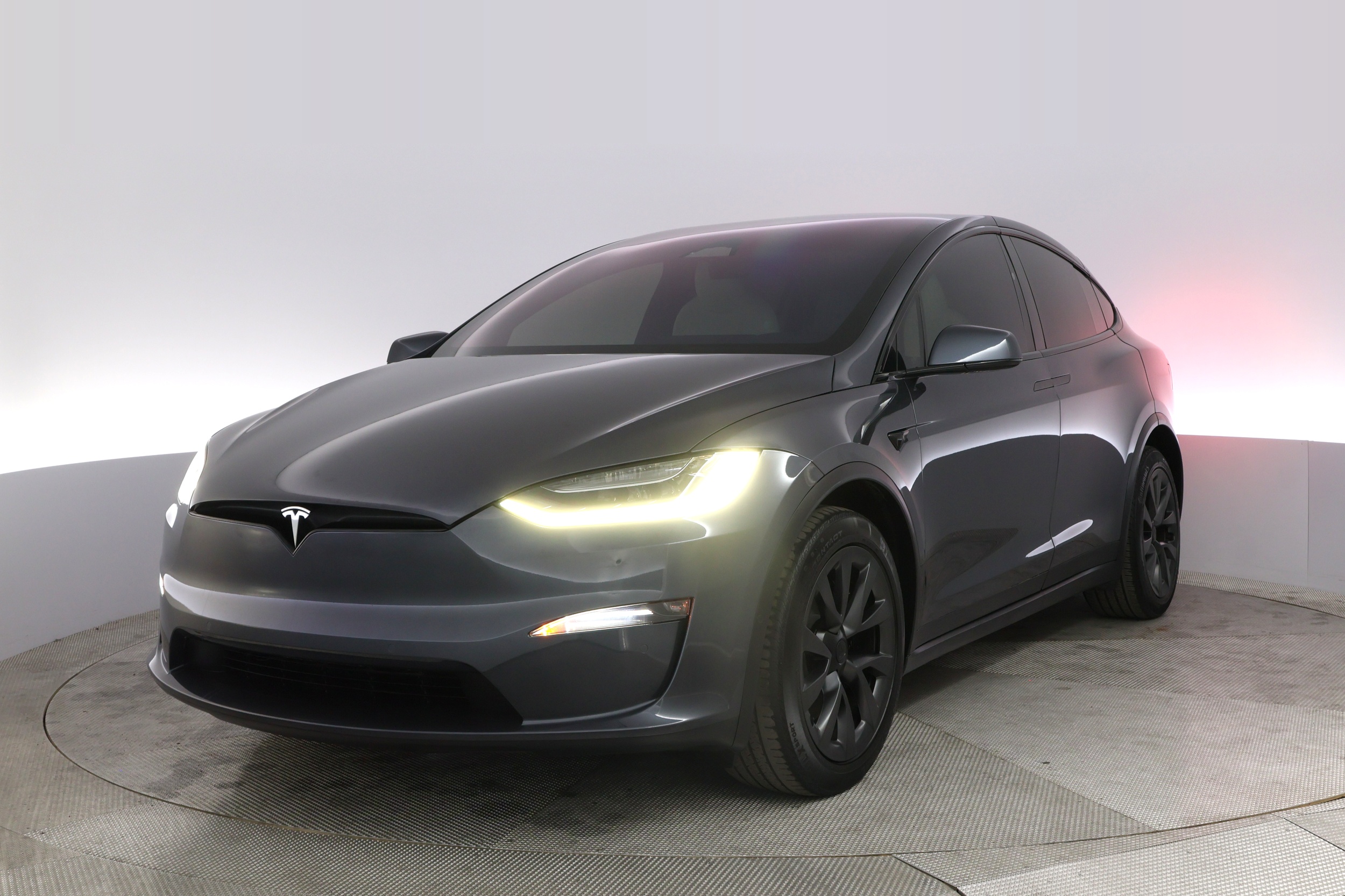 2023 Tesla Model X Long Range's photo