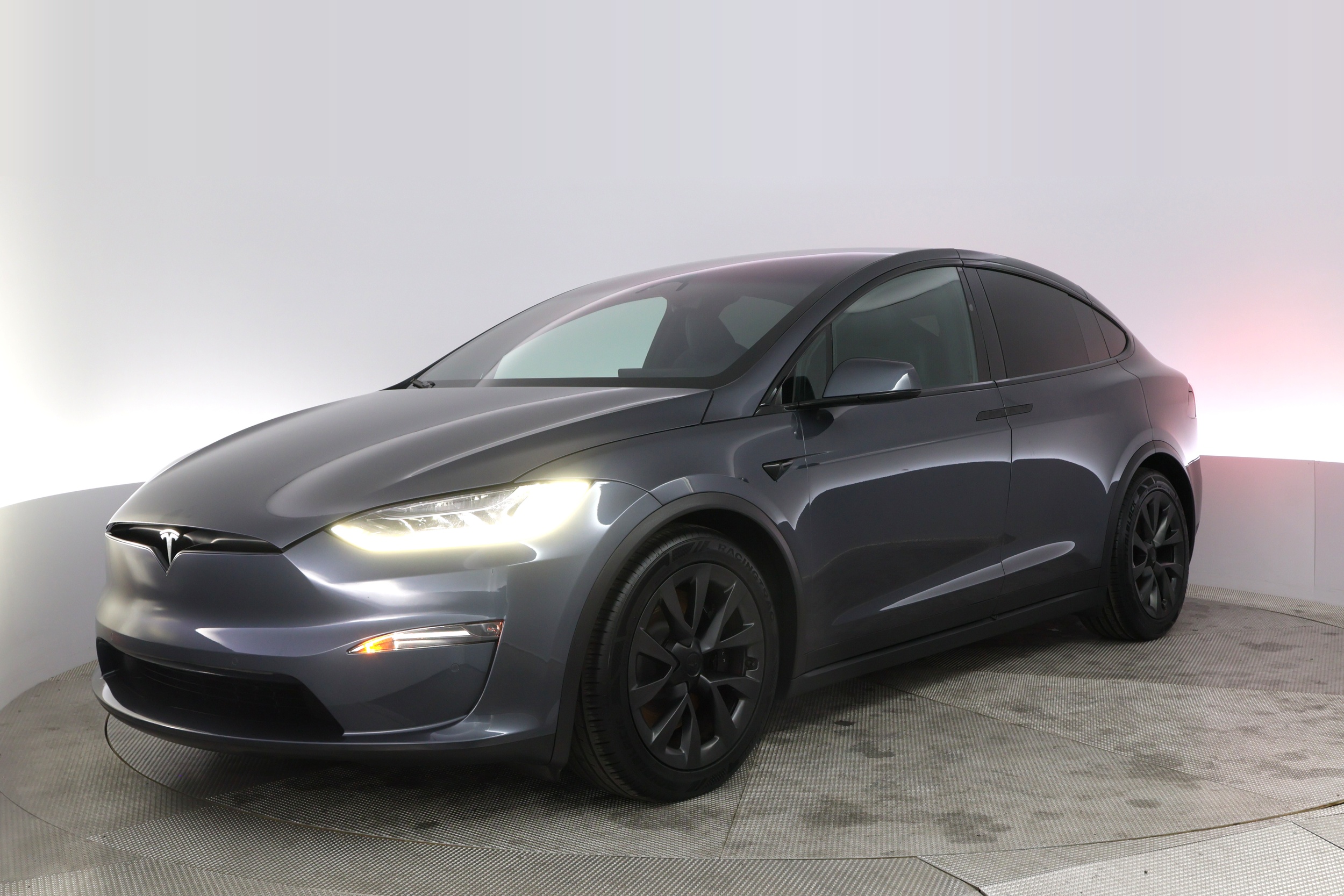 2023 Tesla Model X Long Range's photo