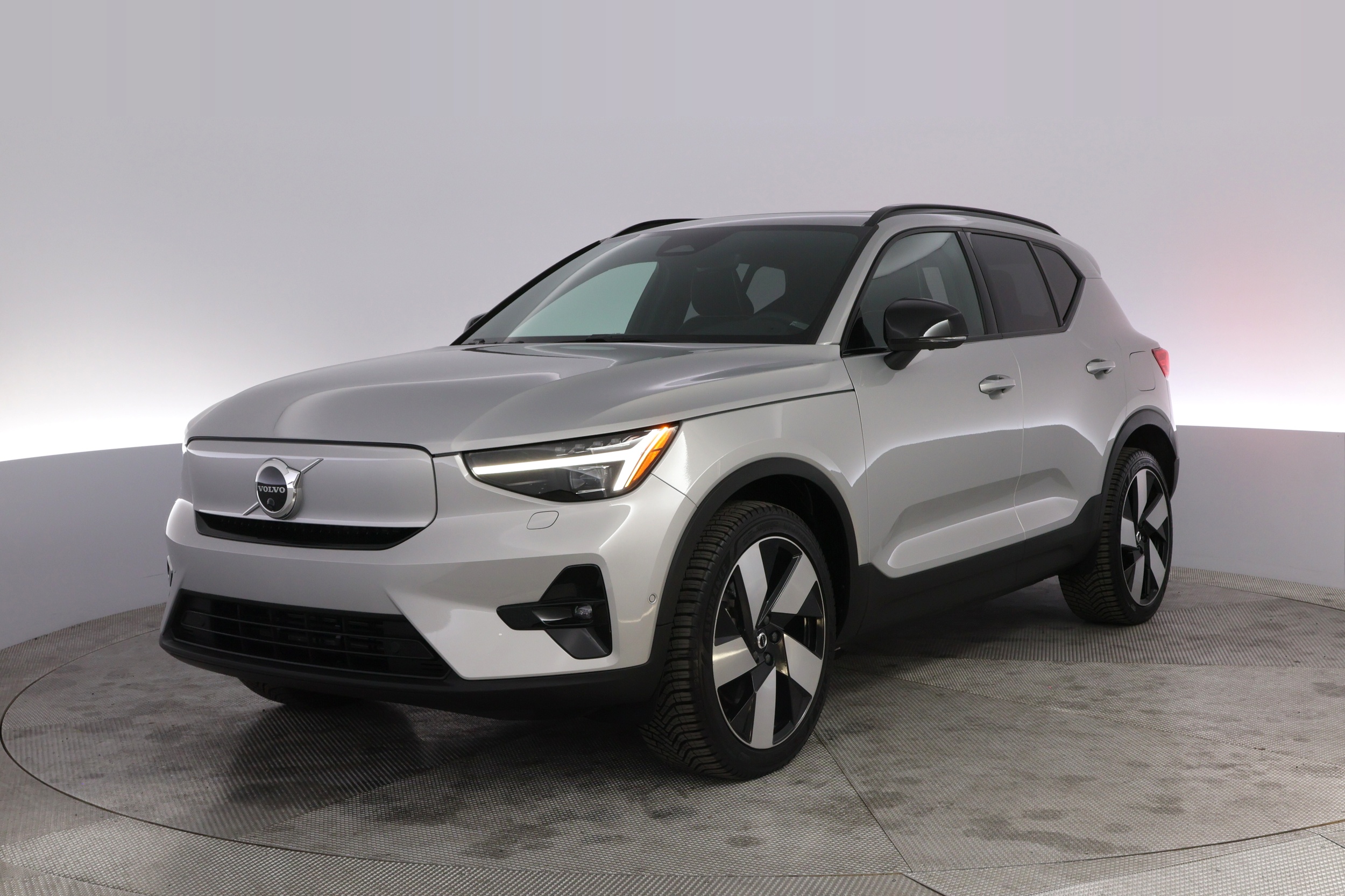 2023 Volvo XC40 P8 Recharge Ultimate AWD's photo