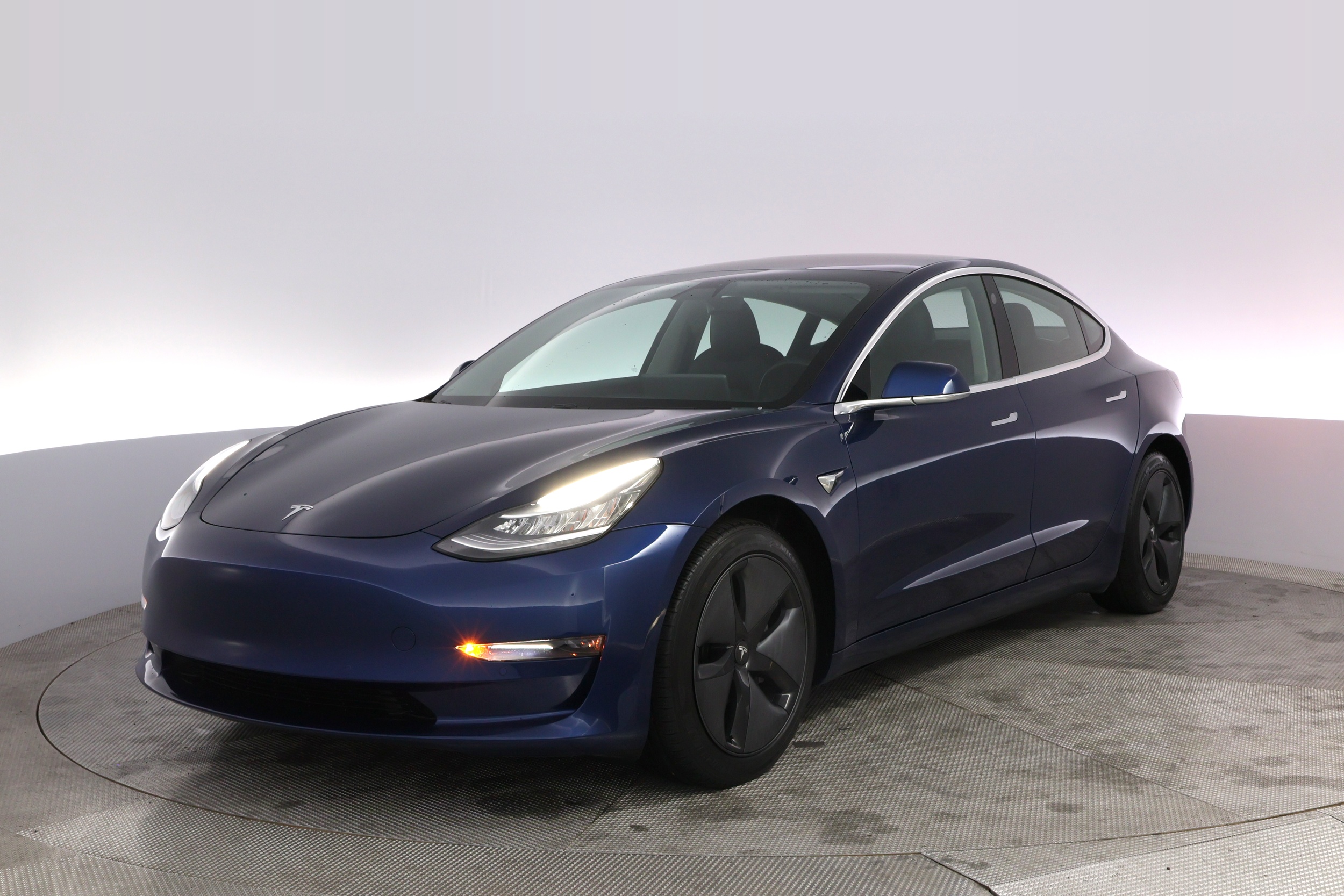 2019 Tesla Model 3 Standard Range Plus's photo