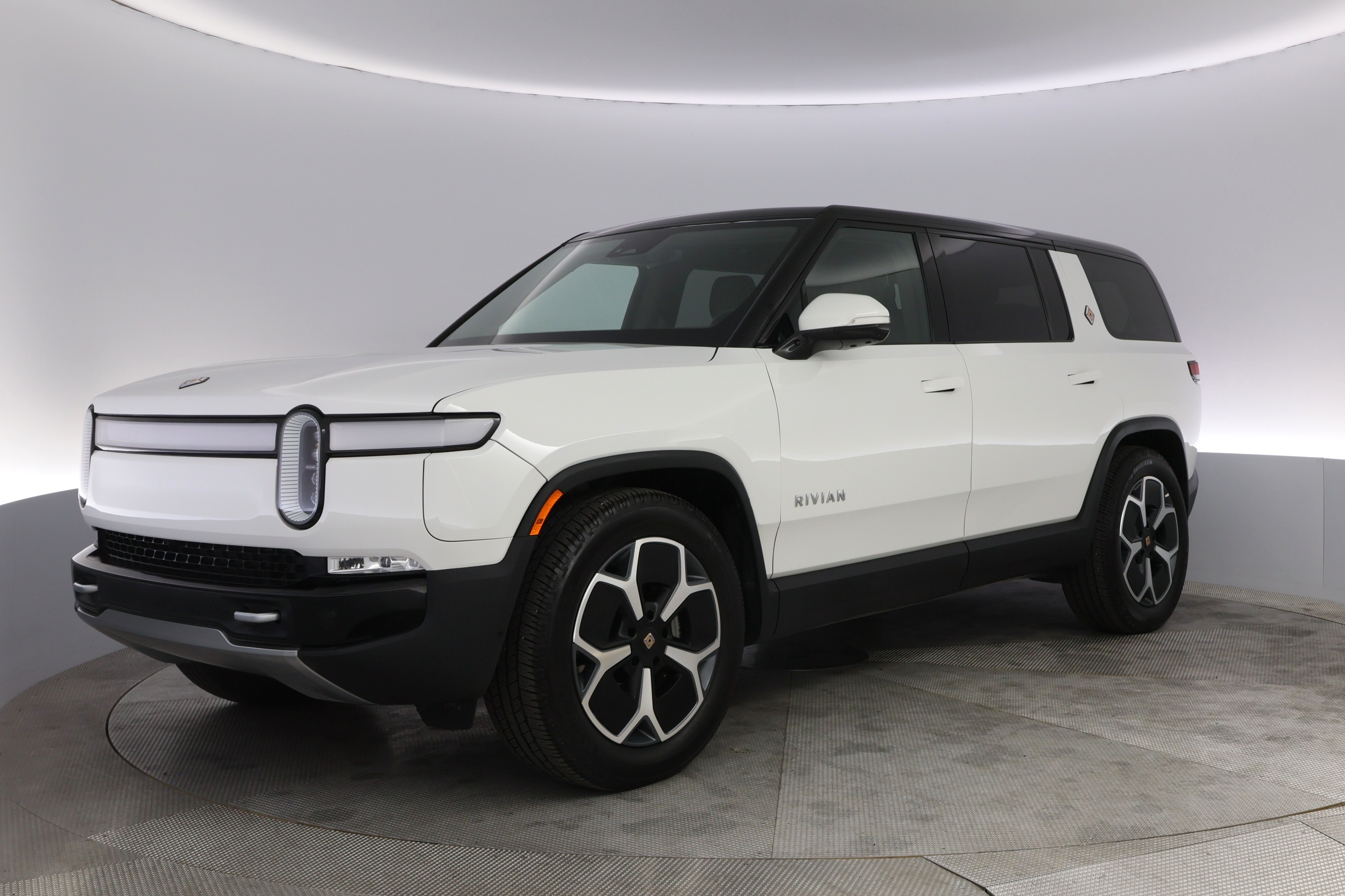 2024 Rivian R1S Adventure Dual-Motor Large Pack's photo