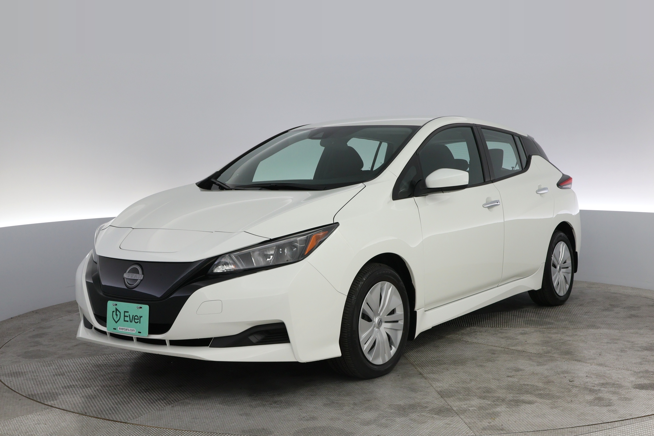 2025 Nissan Leaf S's photo