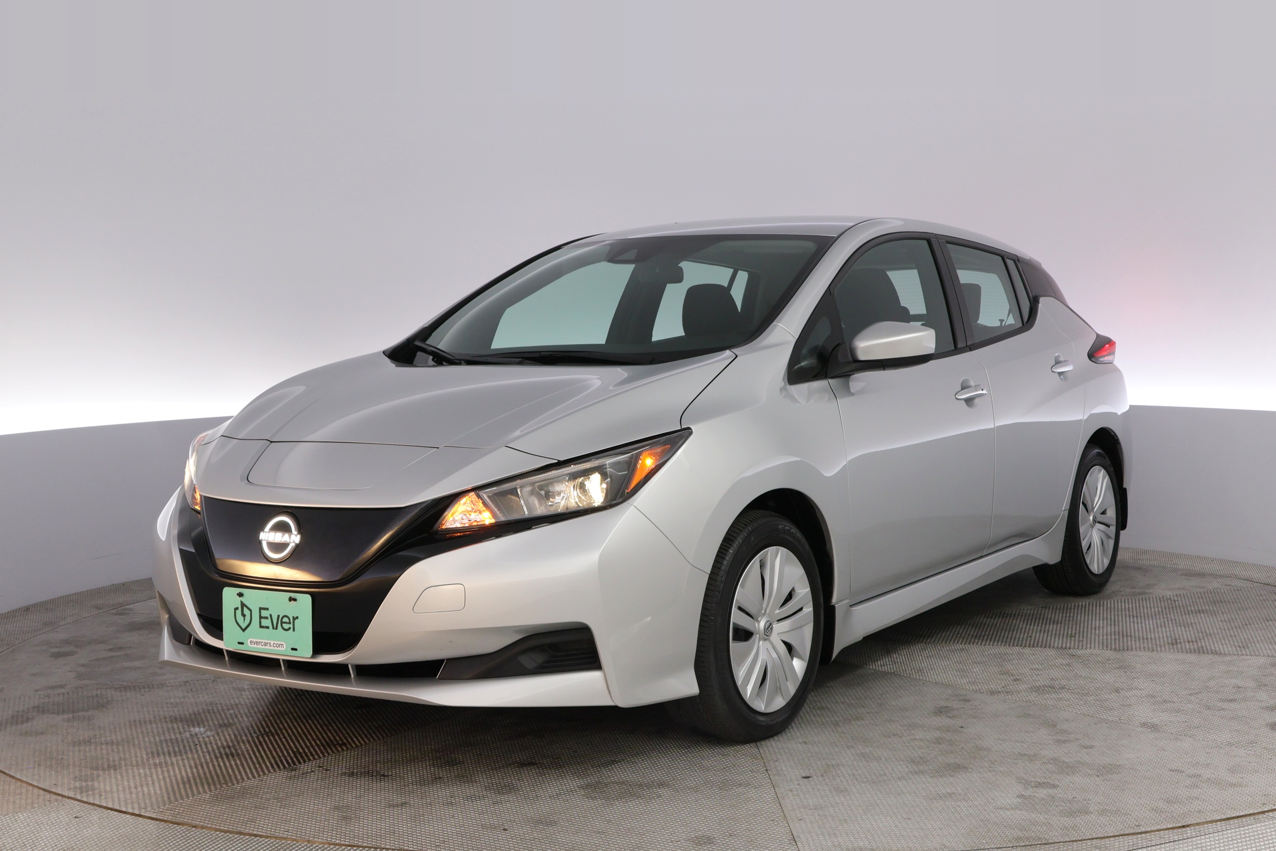 2025 Nissan Leaf S's photo