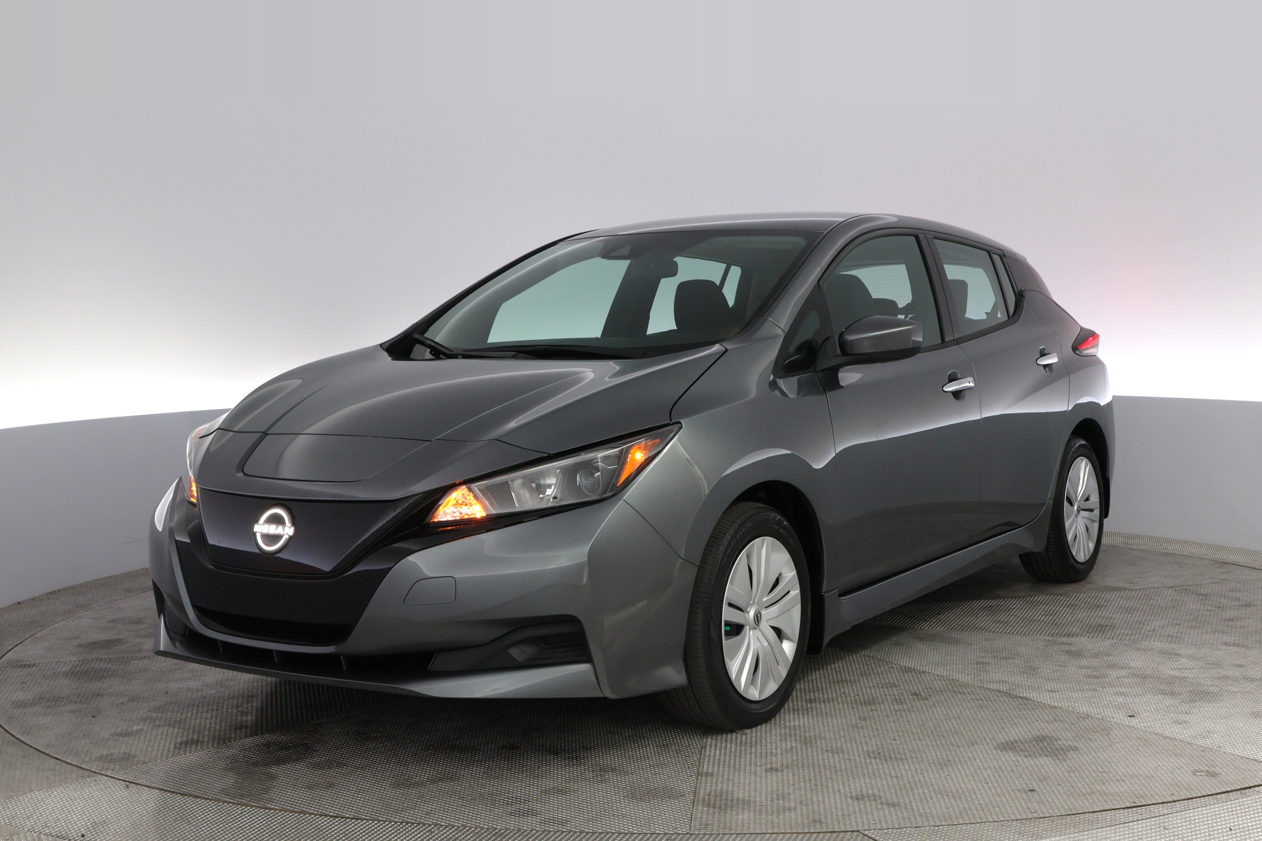 2025 Nissan Leaf S's photo
