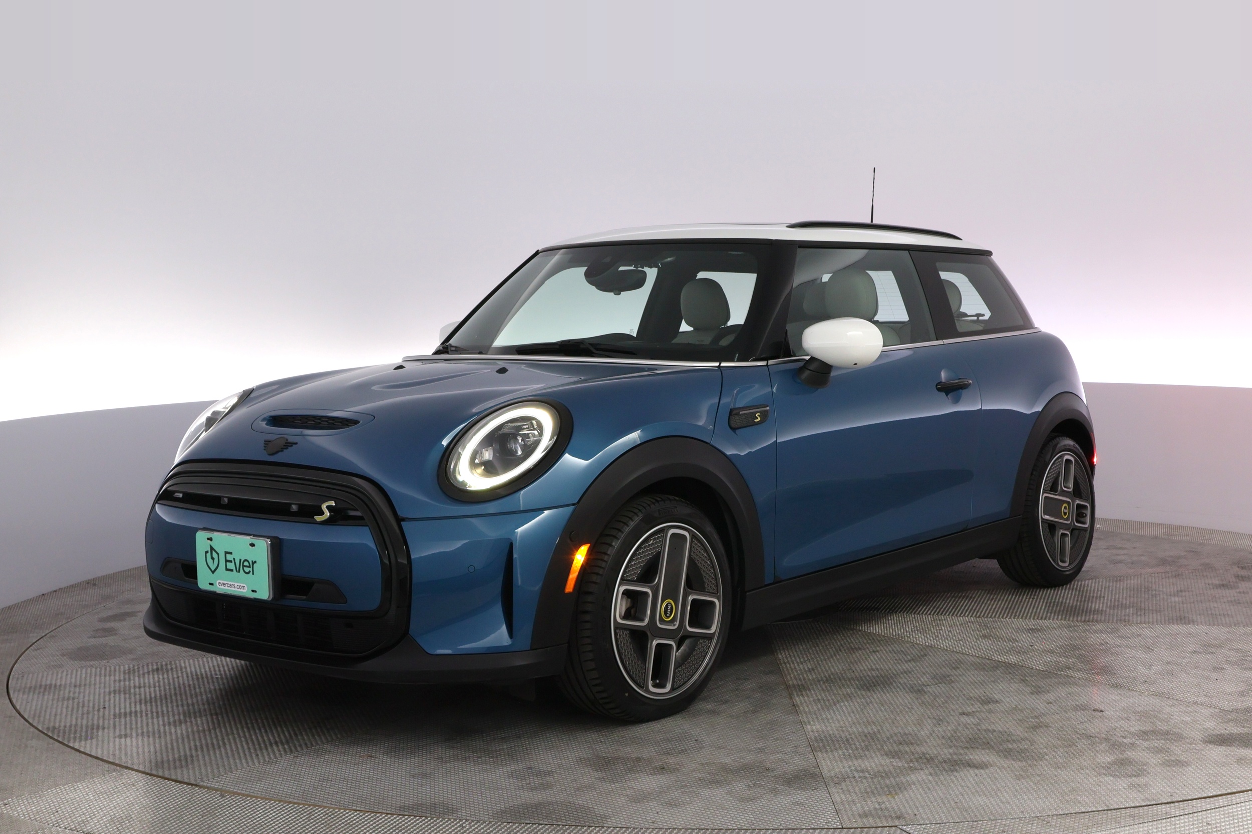 2023 MINI Hardtop Cooper SE's photo