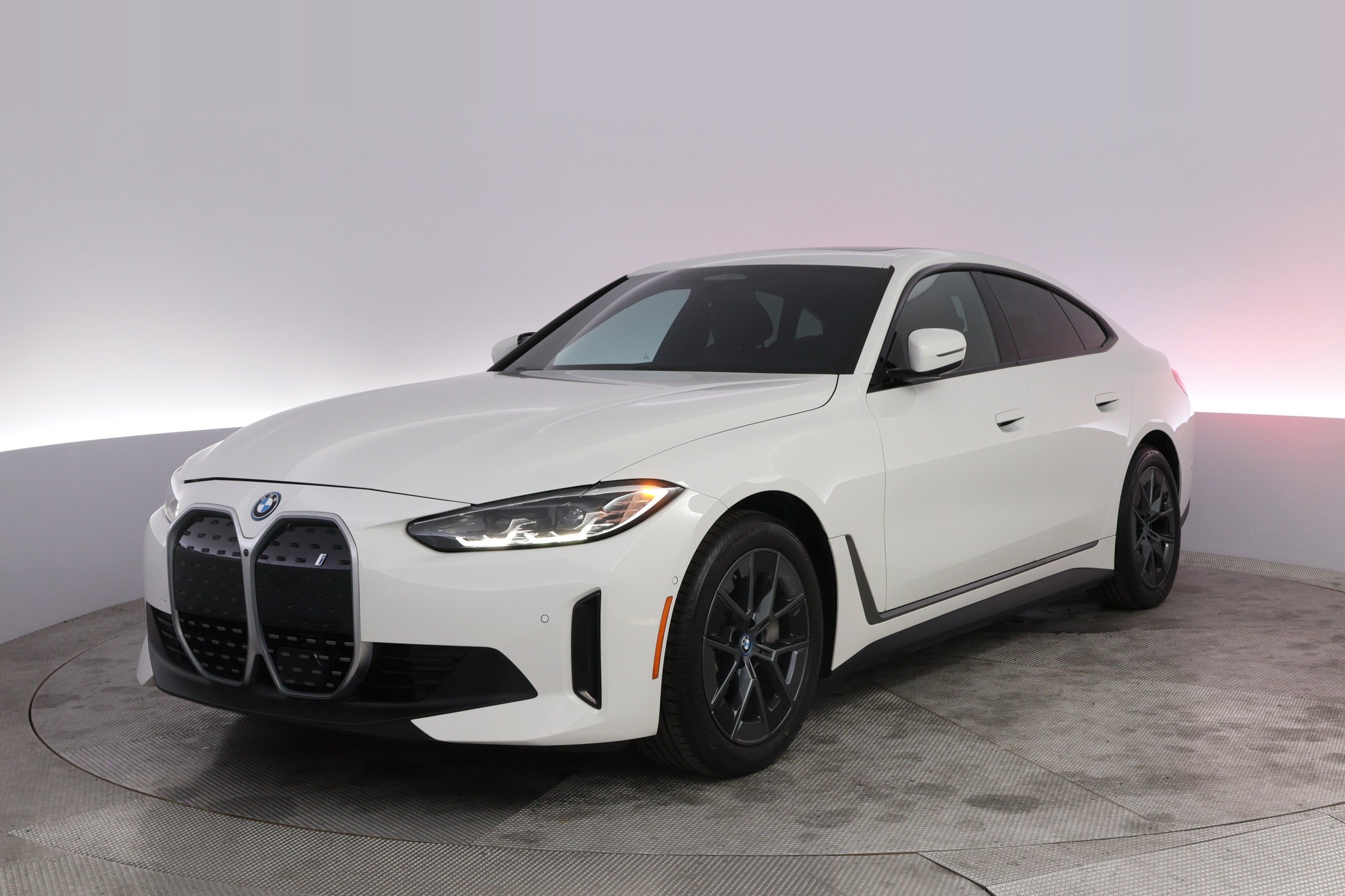 2023 BMW i4 eDrive35's photo