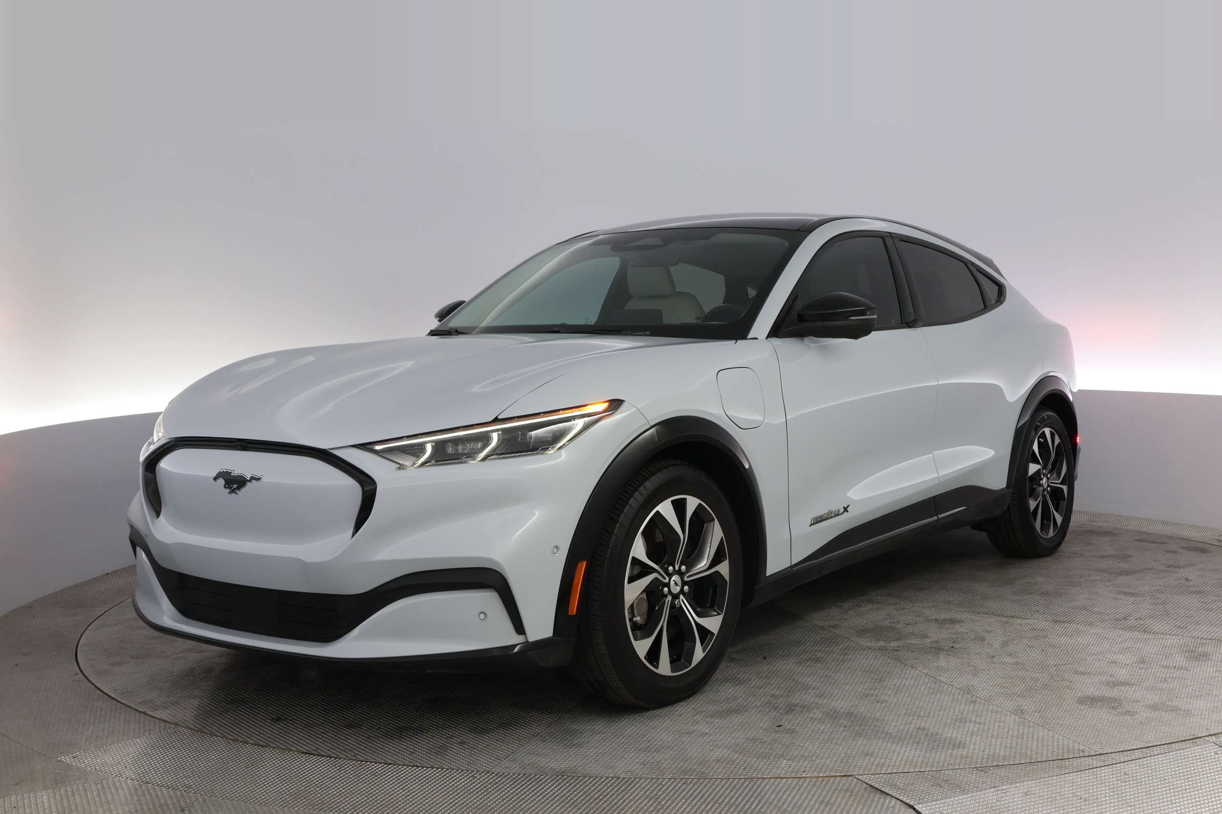2023 Ford Mustang-Mach-e Premium's photo