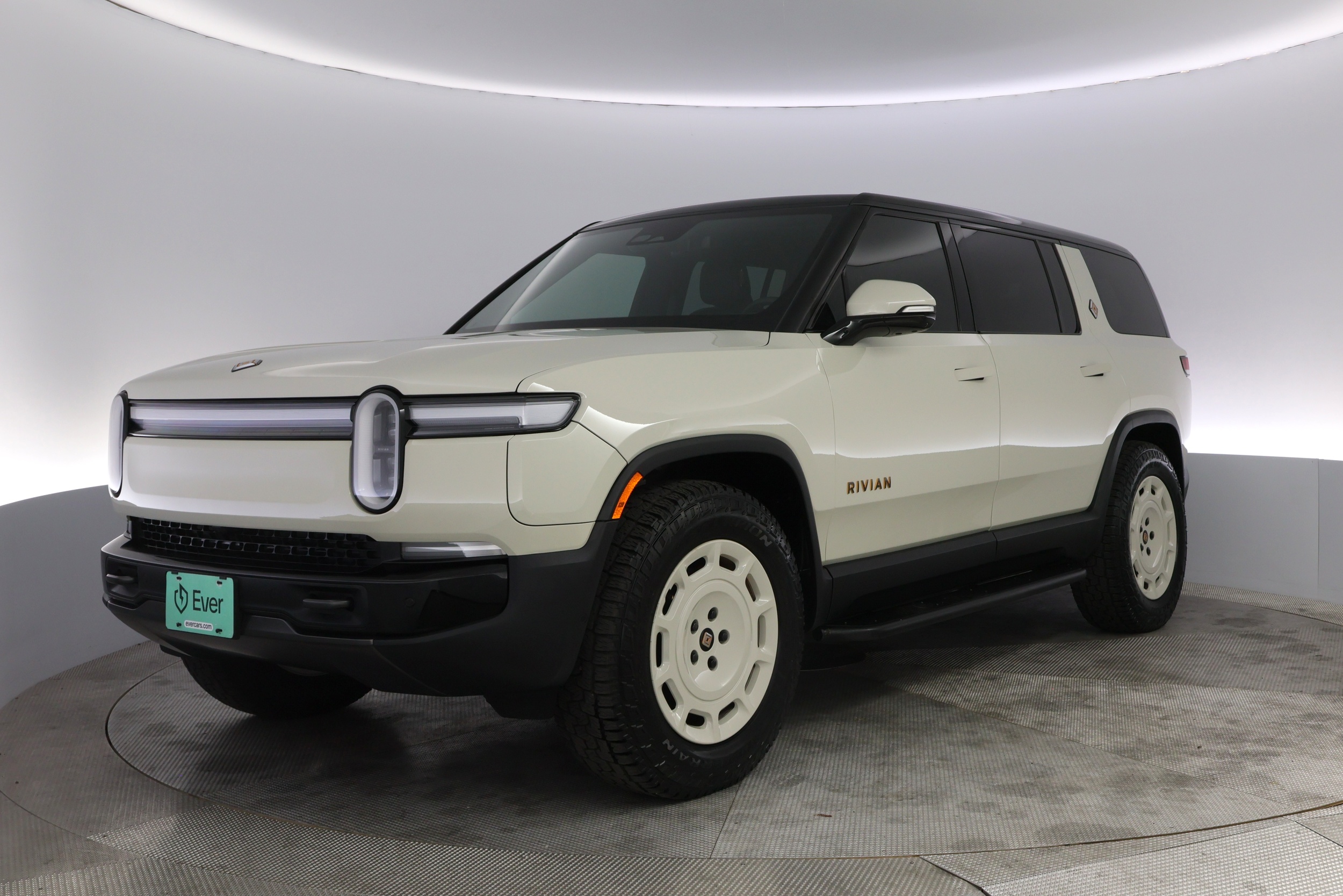2025 Rivian R1S Ascend Tri Max's photo