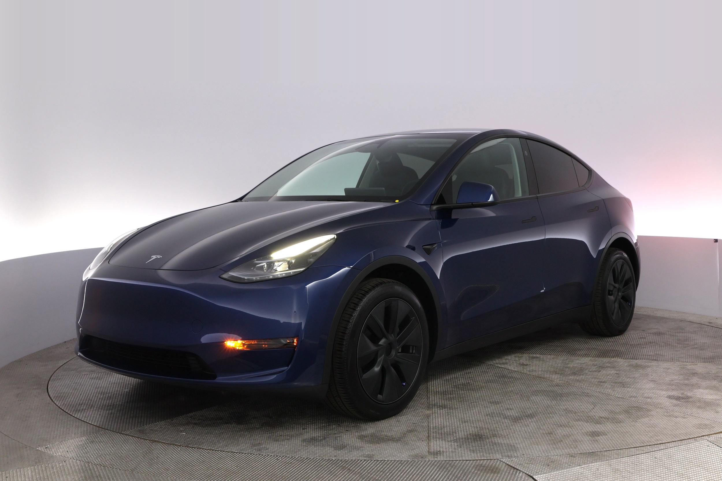 2024 Tesla Model Y Long Range Rear Wheel Drive's photo