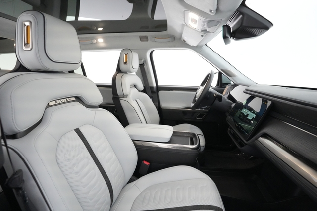 2023 Rivian R1S
