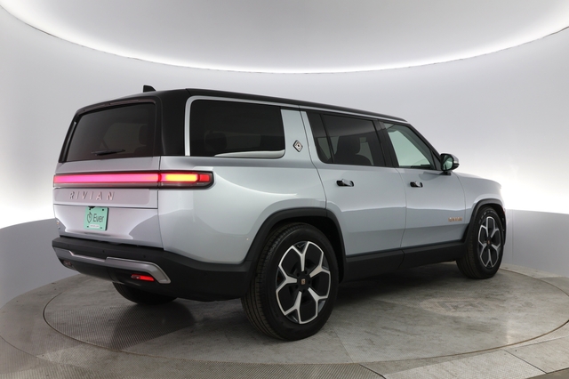 2023 Rivian R1S