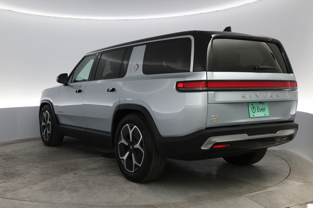 2023 Rivian R1S