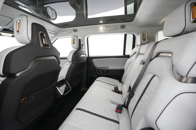 2023 Rivian R1S