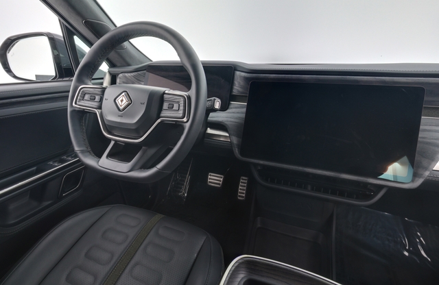 2022 Rivian R1S