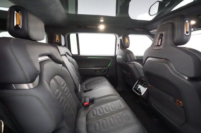 2022 Rivian R1S