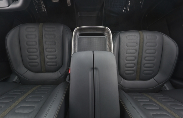 2022 Rivian R1S
