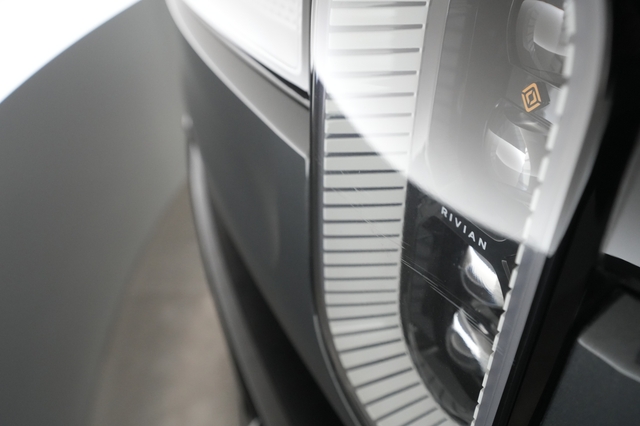 2022 Rivian R1S