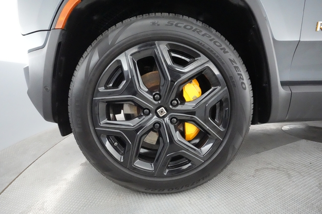 2022 Rivian R1S