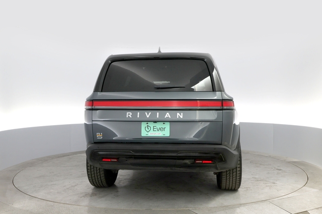2022 Rivian R1S