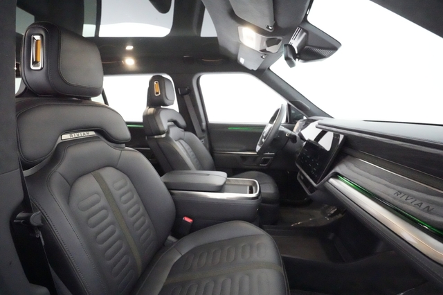2022 Rivian R1S