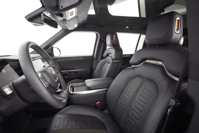 2022 Rivian R1S