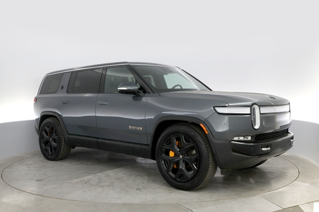 2022 Rivian R1S