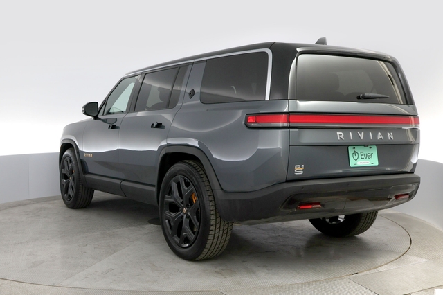 2022 Rivian R1S