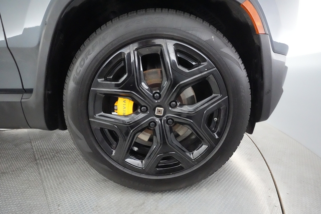 2022 Rivian R1S
