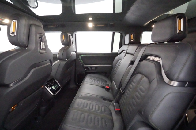 2022 Rivian R1S
