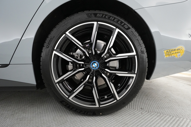 2022 BMW i4