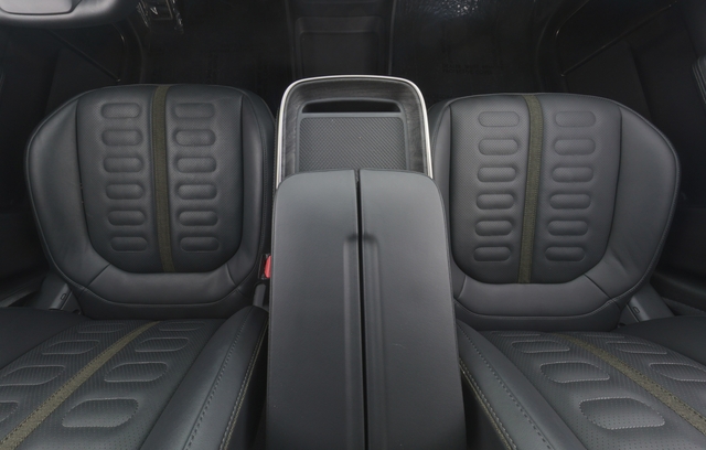 2022 Rivian R1S