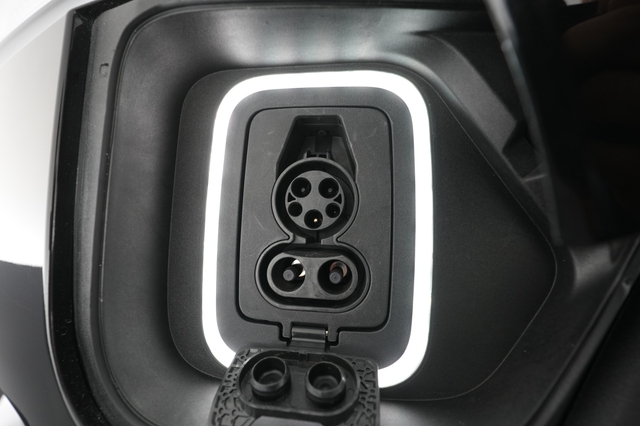 2022 Rivian R1S
