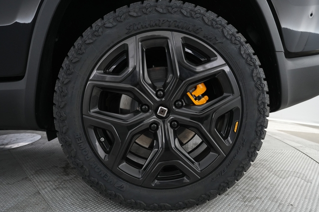 2022 Rivian R1S
