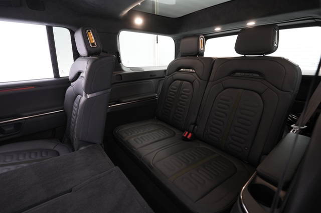 2022 Rivian R1S