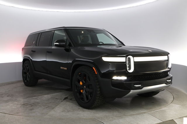 2022 Rivian R1S