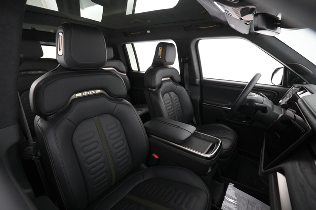 2022 Rivian R1S